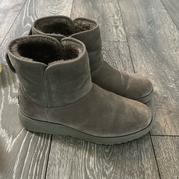 Like New UGG boots - Picture 1 of 4